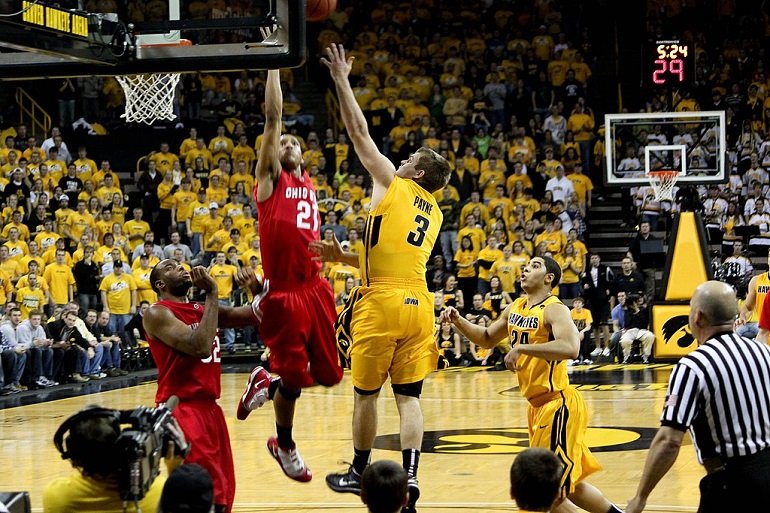 Evan_Turner_in_the_paint