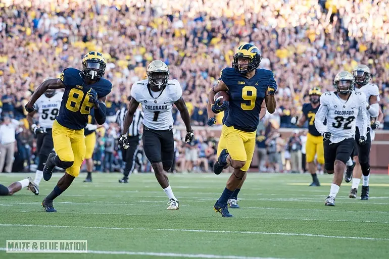 Grant_Perry_runs_the_ball_ColoradoWolverines