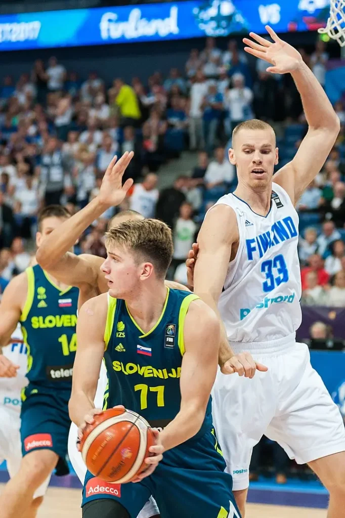 719px-EuroBasket_2017_Finland_vs_Slovenia_29